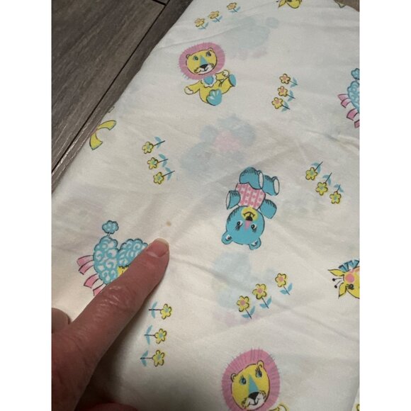 Vintage Baby Crib Sheet With Cute Animal Print Sheep Bears Lion Giraffes Flower - Picture 5 of 5